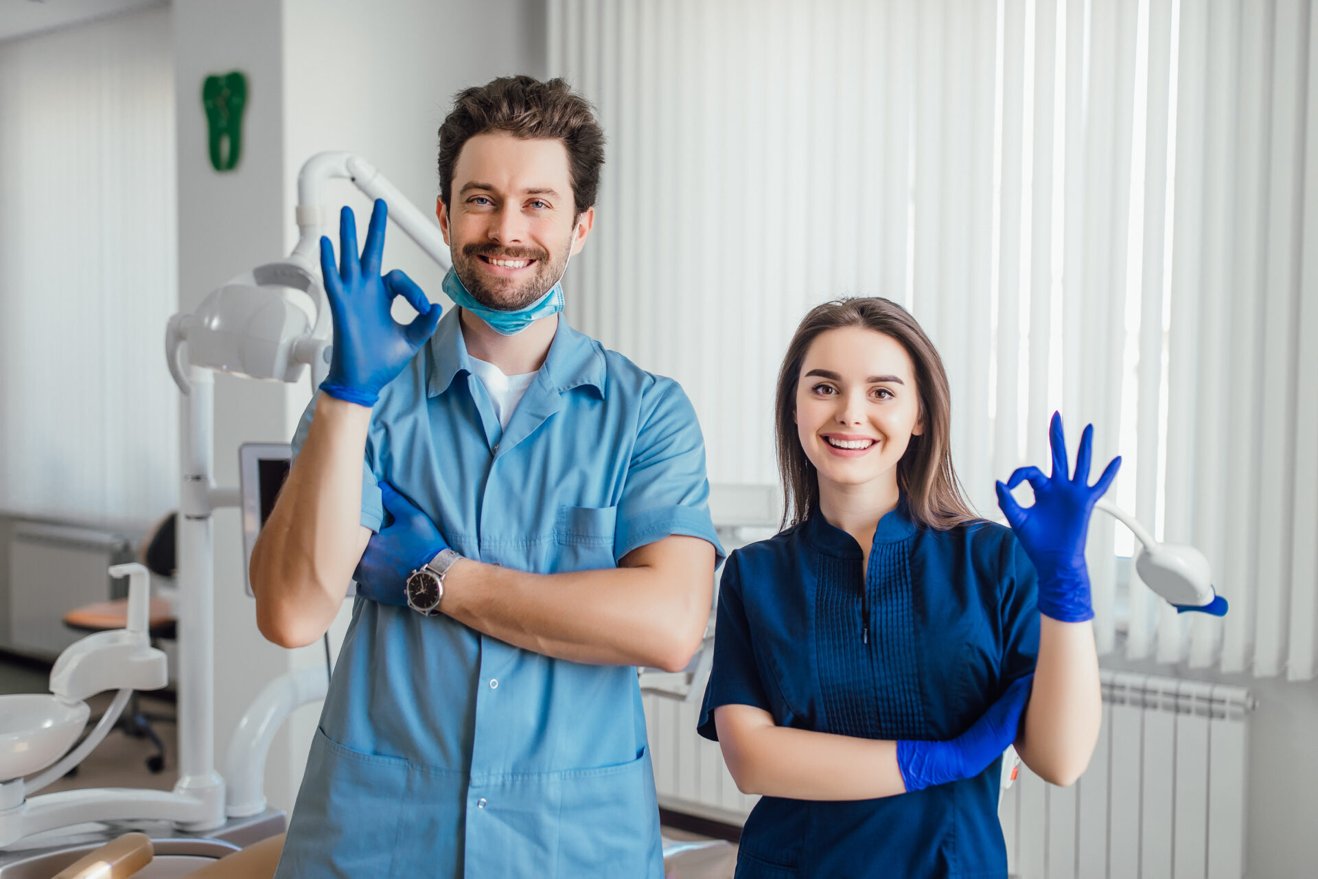 Photo de 2 dentiste souriant Photo de 2 dentiste souriant
